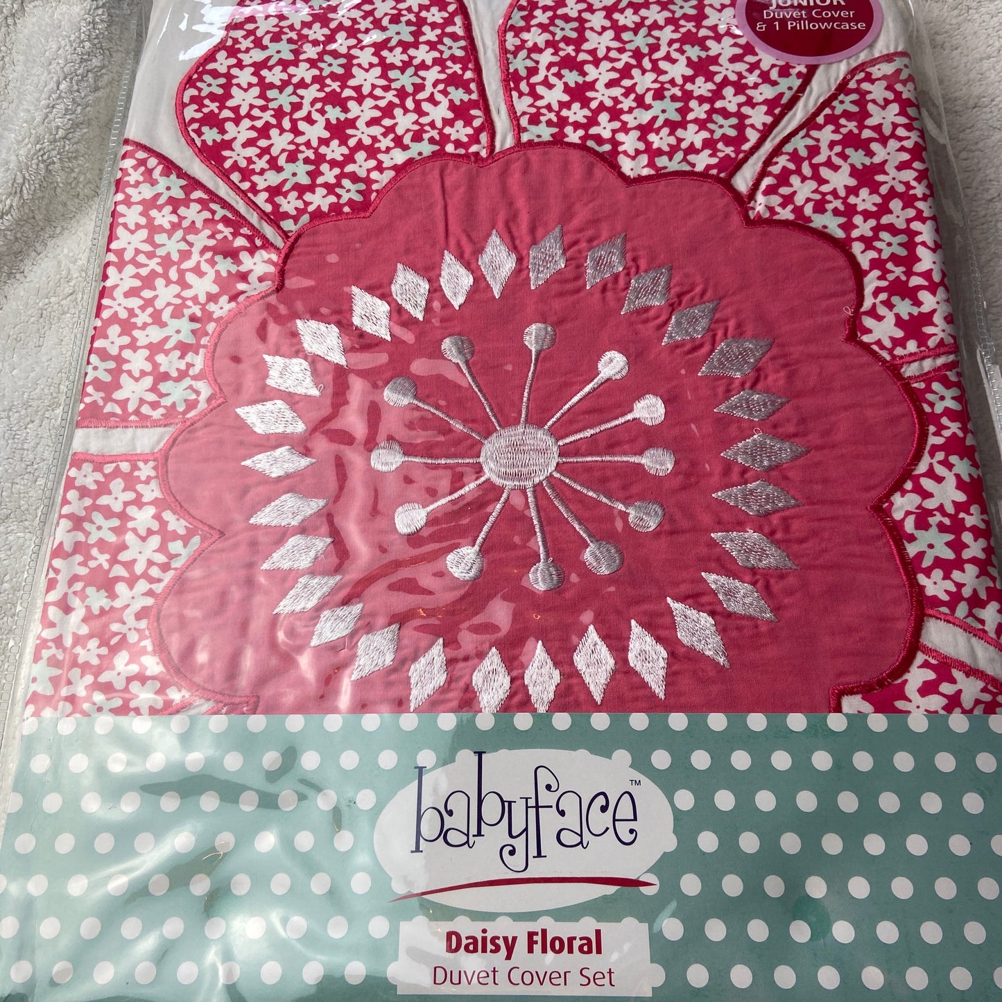 Daisy Floral Duvet Set by Babyface