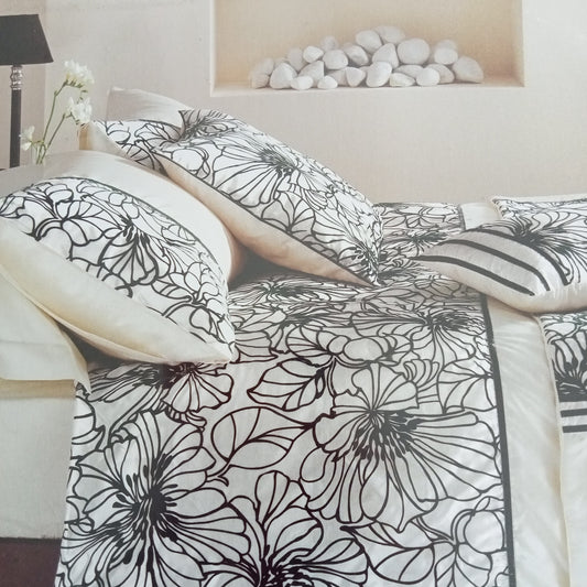 Amelia Duvet Set by Catherine Lansfield