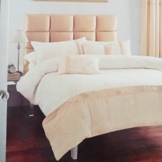 Enya Duvet Set by Catherine Lansfield