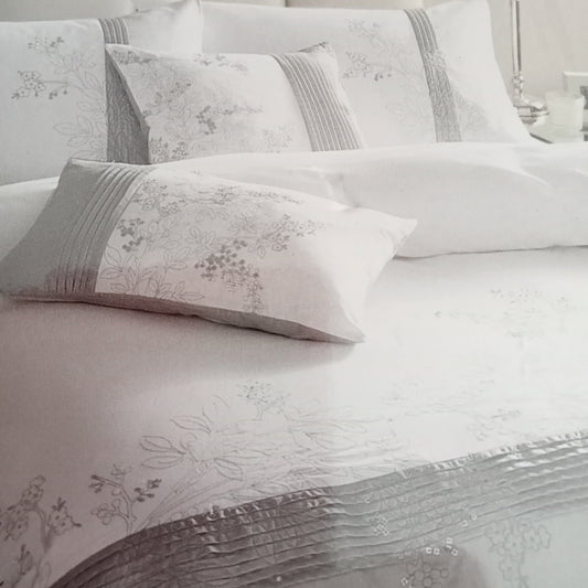 Enya Duvet Set by Catherine Lansfield