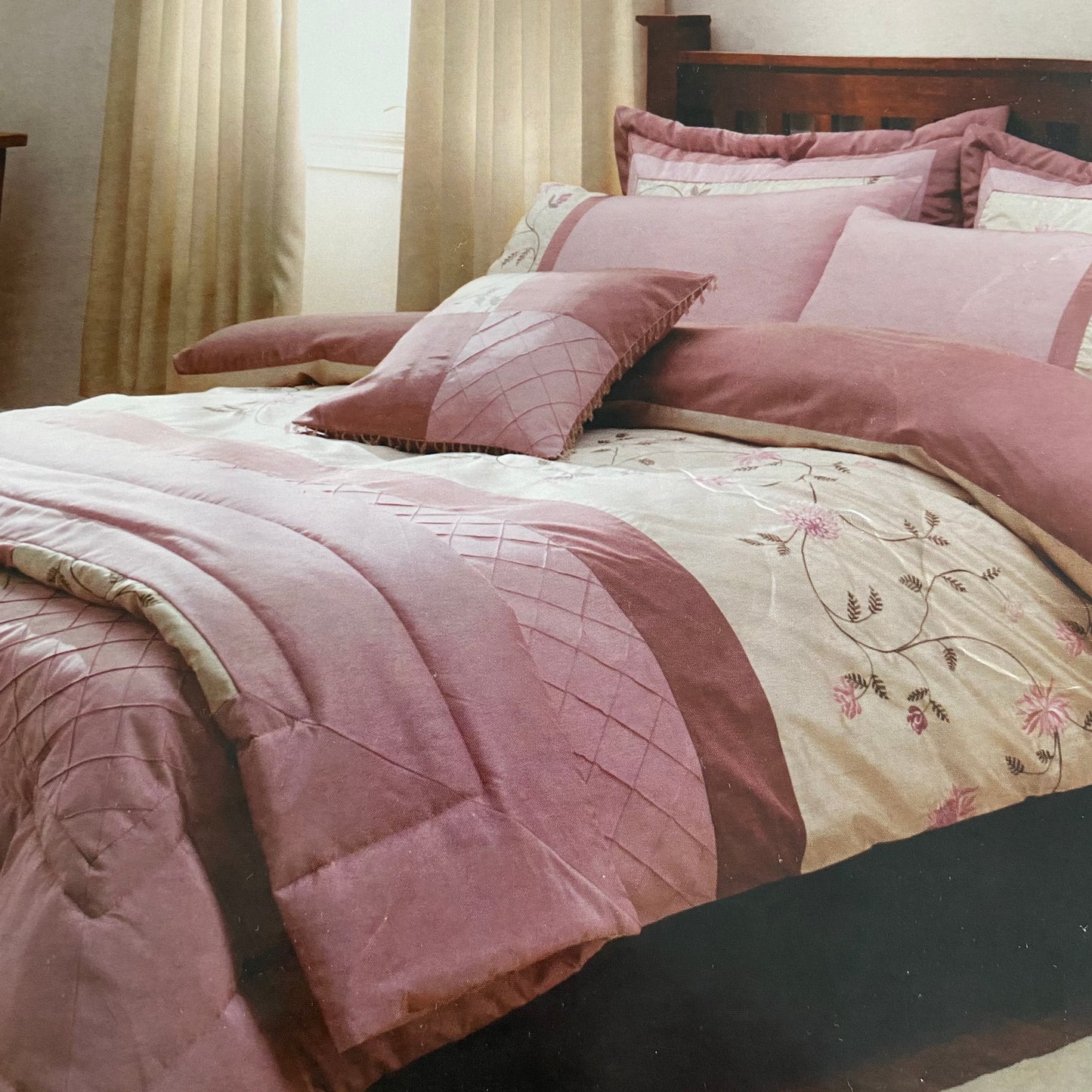 Charlotte Duvet Set by Catherine Lansfield