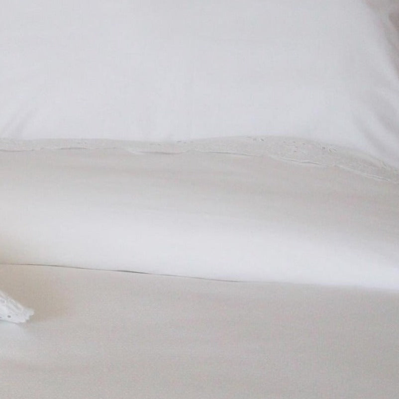 Fitted Sheet by Dreamweaver Linens