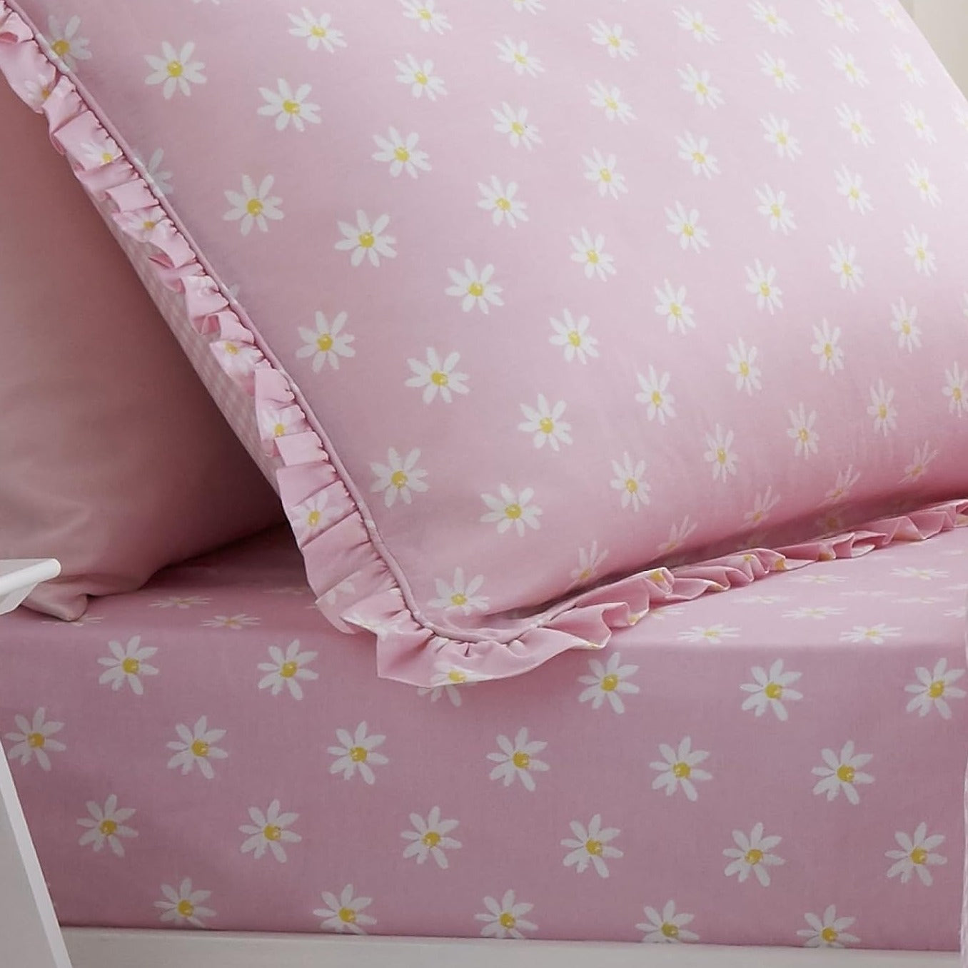 Ditsy Daisy Duvet Set by Catherine Lansfield