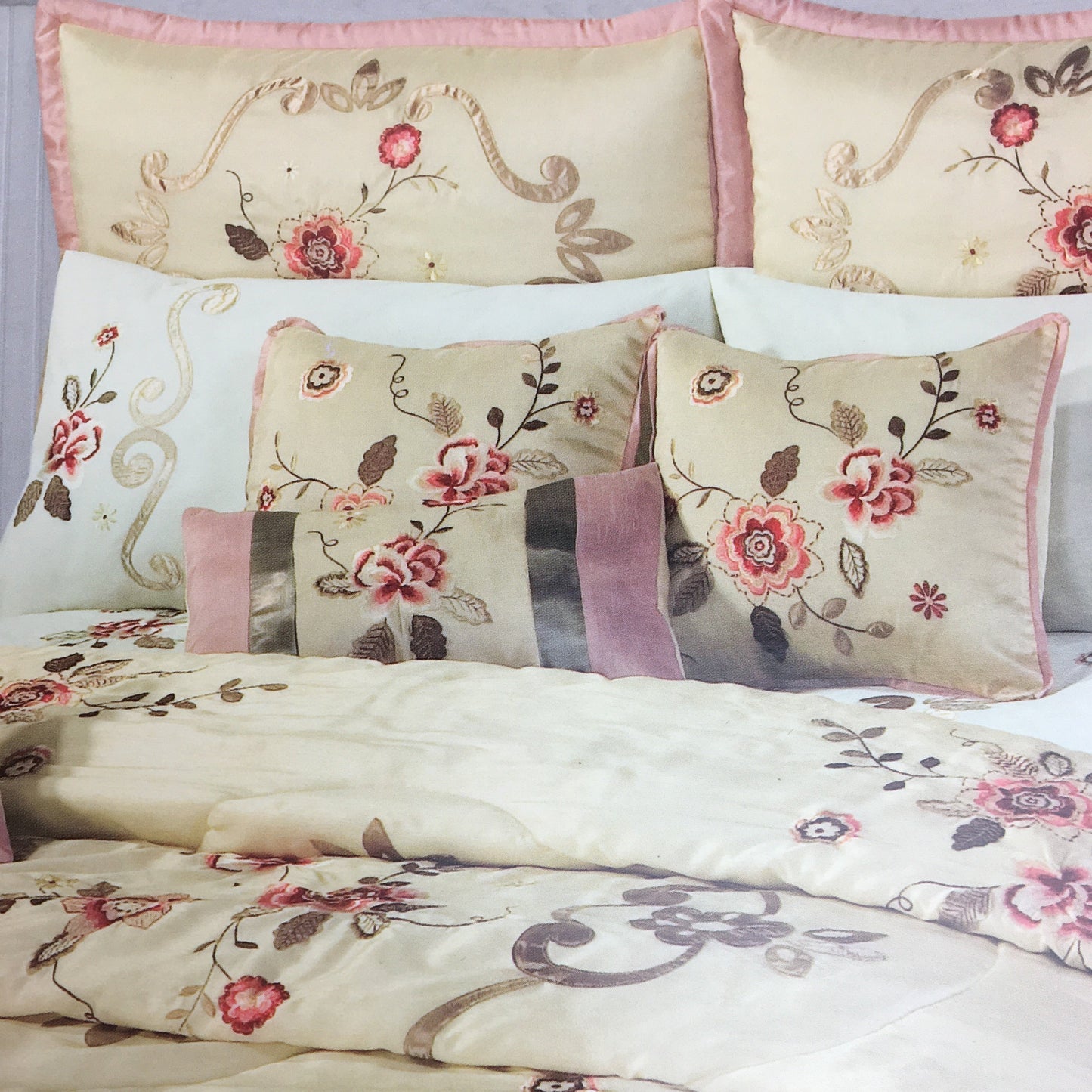 Coral Bedspread Set