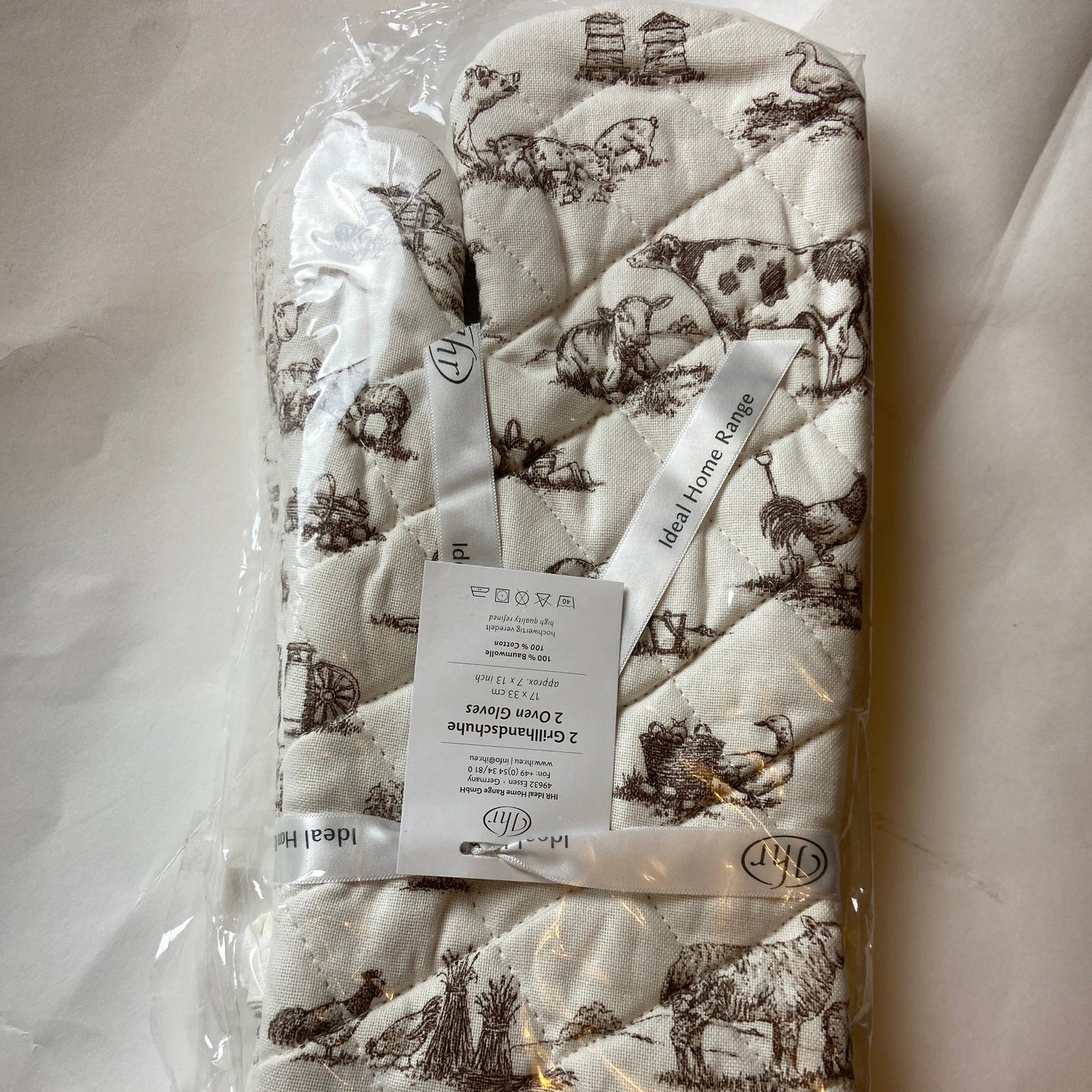 Farm Family Pair Oven Gloves by IHR