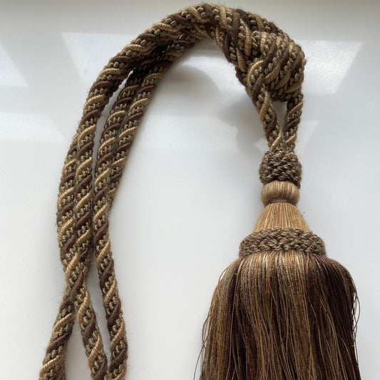 Seasons August Tieback by Troynorth