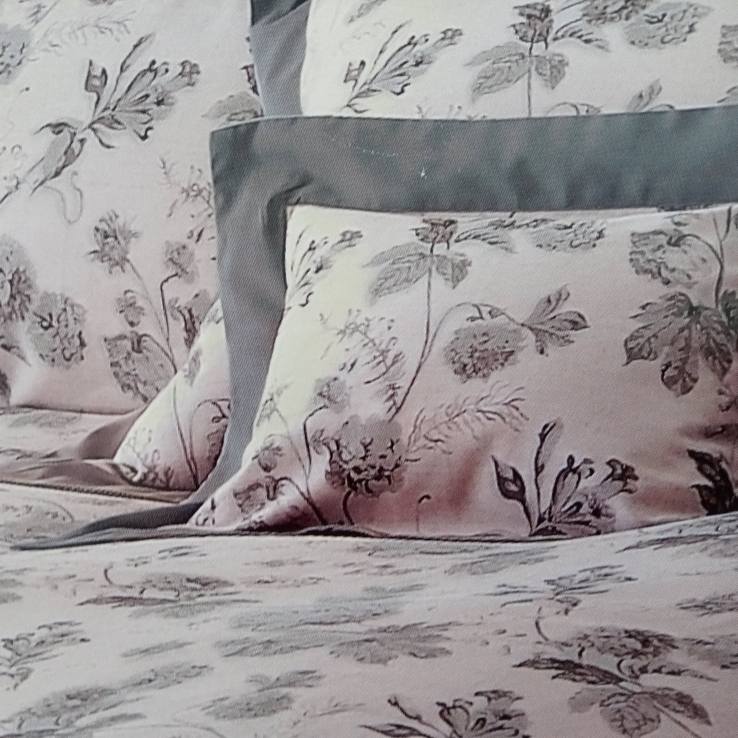 Belladonna Duvet Cover & Oxford Pillowcases by Country Living Home Collection