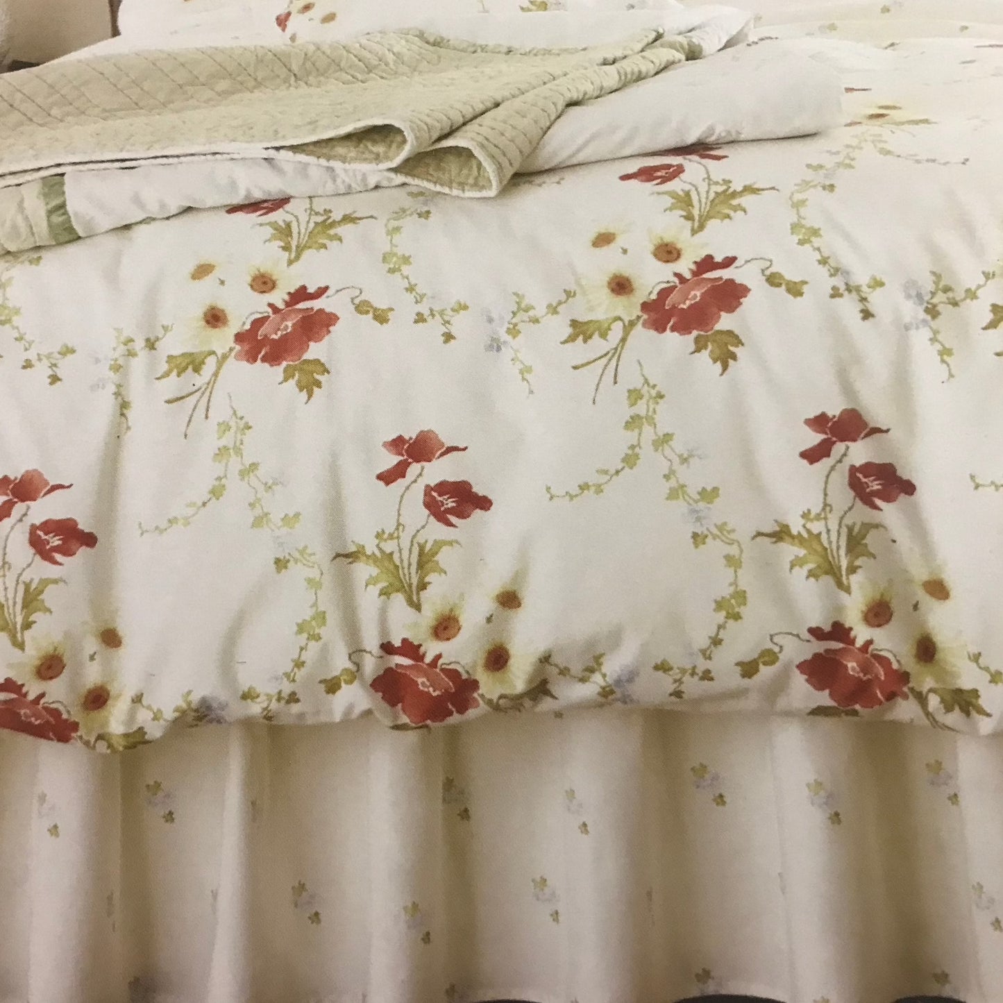 Poppy Fitted Valance Sheet by Belledorm