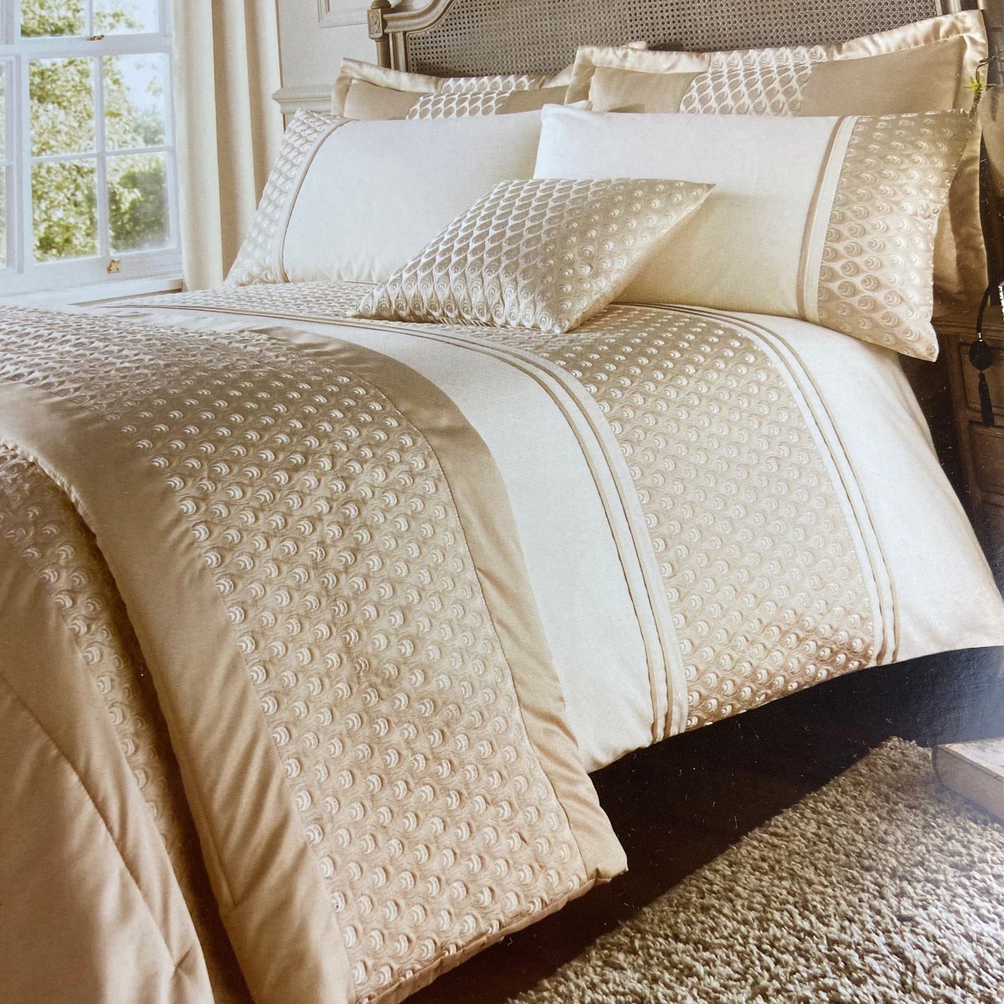 Lille Duvet Set by Catherine Lansfield